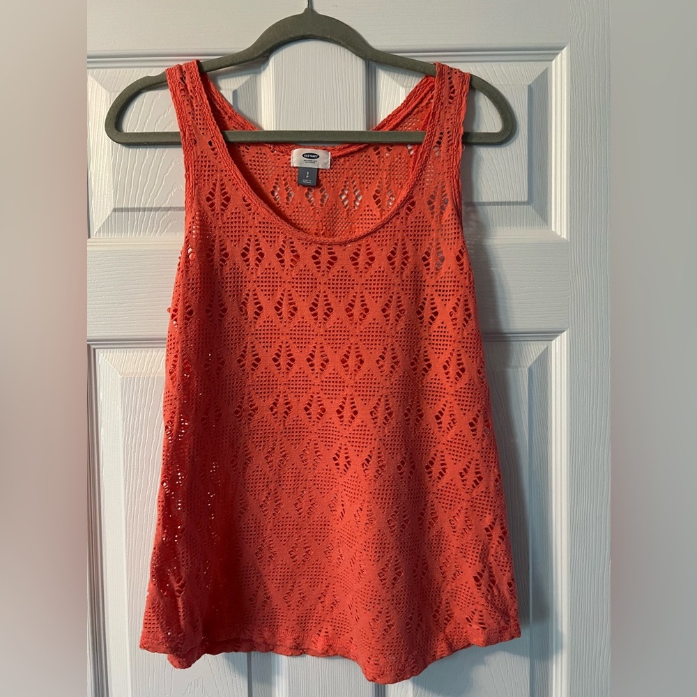 Old navy tank top. Size small. Salmon color.
